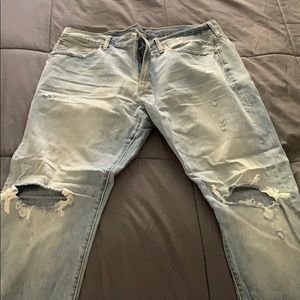 Men’s Distressed Jeans